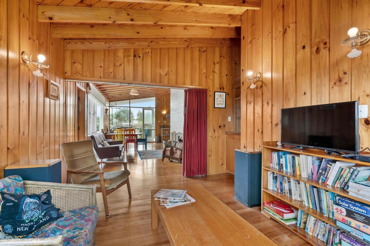 Queenie - Waikanae Beach Holiday Home 외부 사진