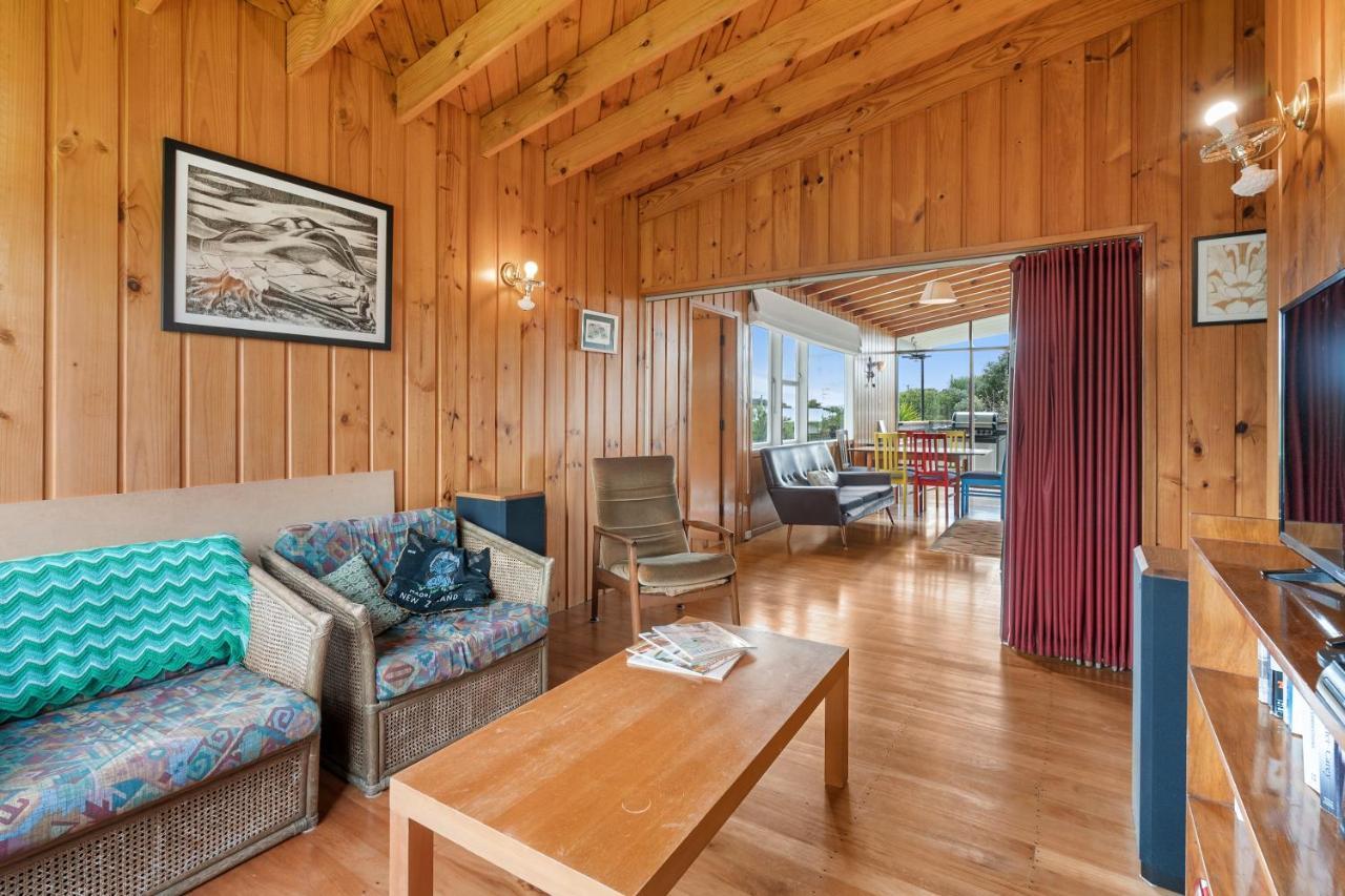 Queenie - Waikanae Beach Holiday Home 외부 사진