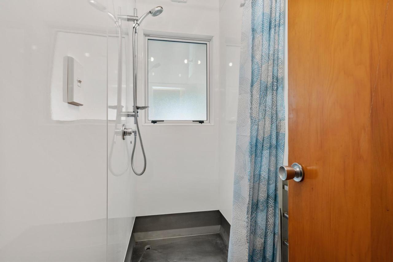 Queenie - Waikanae Beach Holiday Home 외부 사진