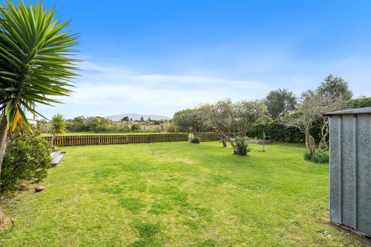Queenie - Waikanae Beach Holiday Home 외부 사진