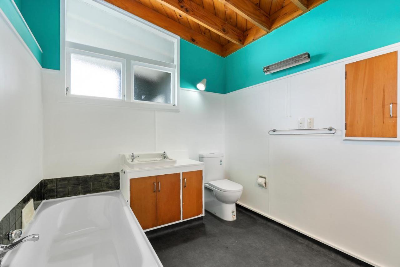 Queenie - Waikanae Beach Holiday Home 외부 사진