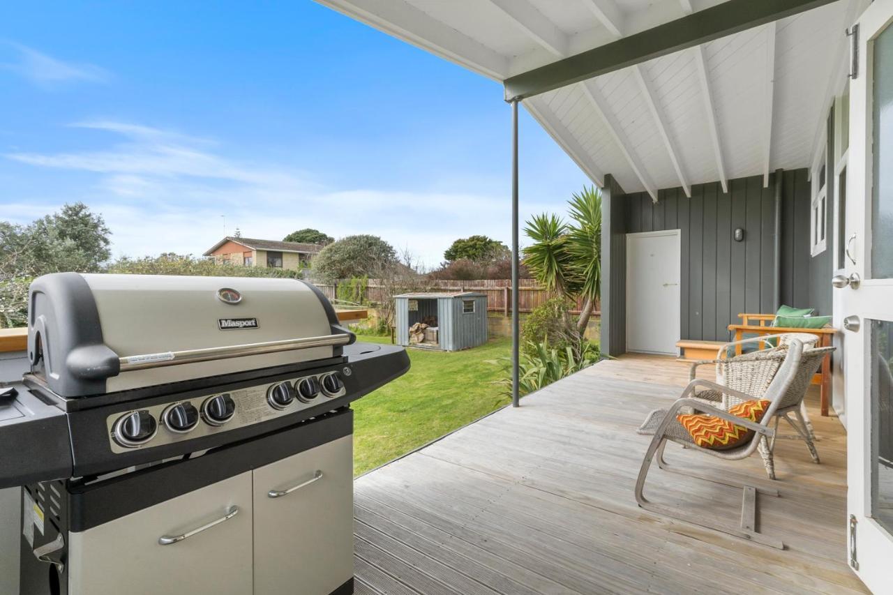Queenie - Waikanae Beach Holiday Home 외부 사진
